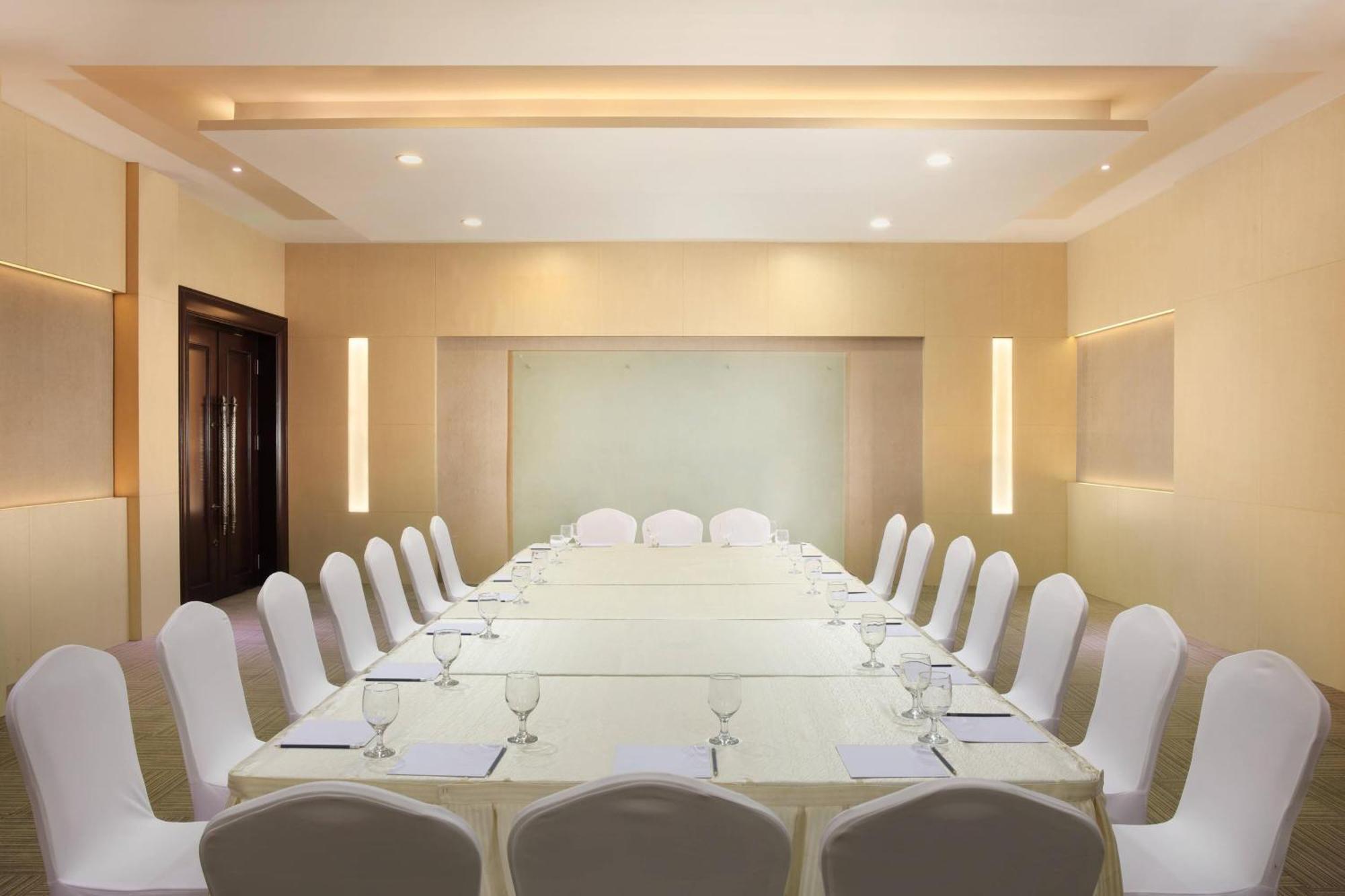 Four Points By Sheraton Hotel 4*
